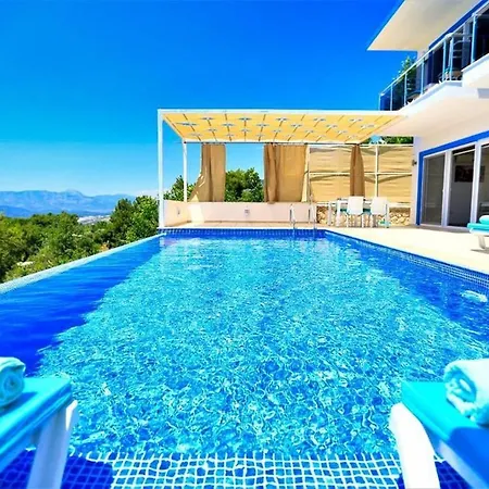 Super Luxury With Private Pool And Jacuzzi Villa *