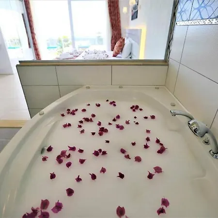 Super Luxury With Private Pool And Jacuzzi Villa