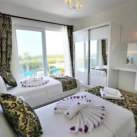 Super Luxury With Private Pool And Jacuzzi * Bezirgan